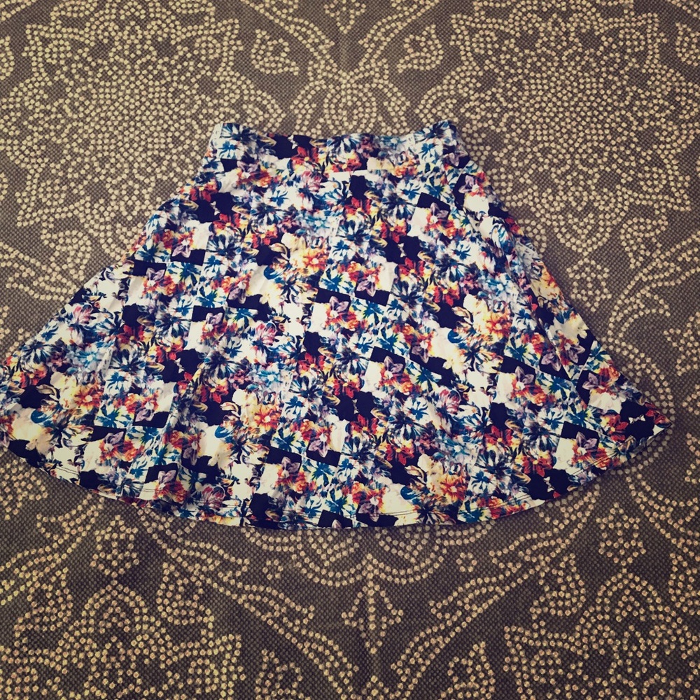 Soft floral print skirt